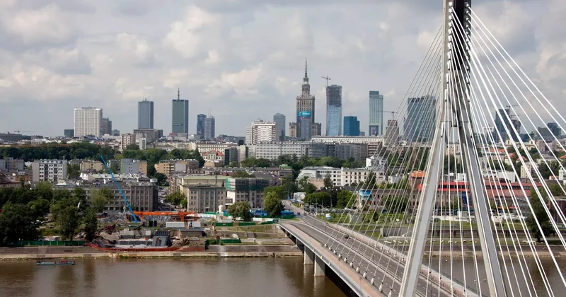 Варшава SAFE бағдарламасы аясында Киевке екі млрд еуро аударатынын мәлімдеді