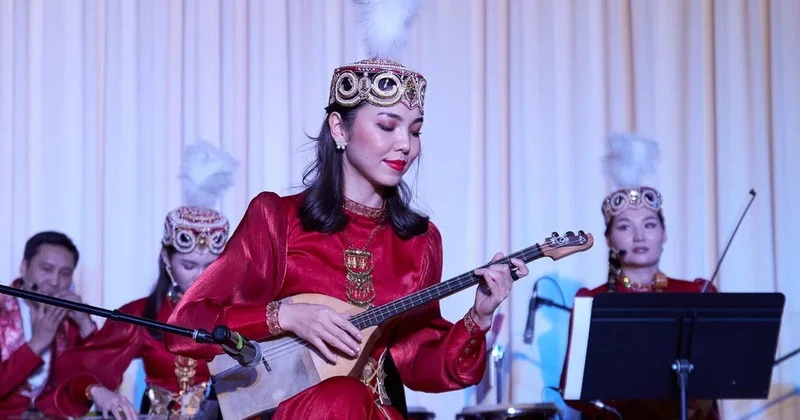 Дәстүрлі аспаптар шеруі