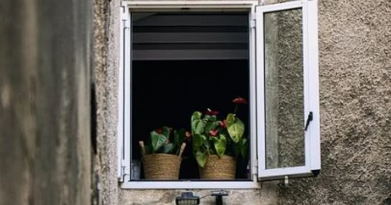 7 летний мальчик выпал из окна третьего этажа в Акмолинской области