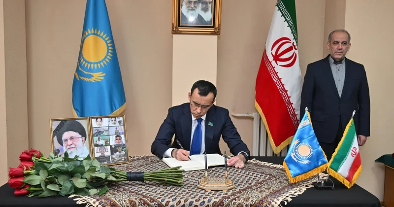 Маулен Ашимбаев оставил запись в книге соболезнований в посольстве Ирана