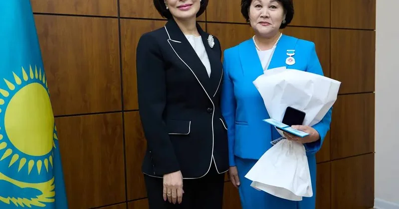 Ақмарал Әлназарова мереке қарсаңында медицина қызметкерлерін марапаттады
