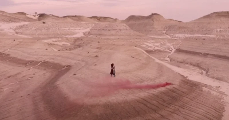 Это полная жесть : Клава Кока удивилась природе Мангистау, снимая клип