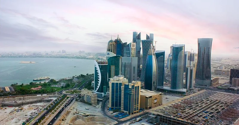 Катар начал эвакуацию людей, проживающих рядом с посольством США