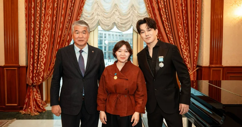 Димаш Кудайберген и Самал Еслямова удостоены наград ТЮРКСОЙ