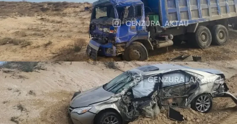 Toyota вылетела в кювет после столкновения с грузовиком на западе Казахстана