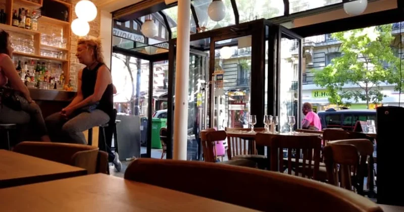 Можно ли приходить в кафе со своей водой: в Казахстане разгорелся спор