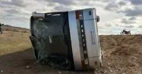 Қарағанды облысында вахталық автобус аударылды