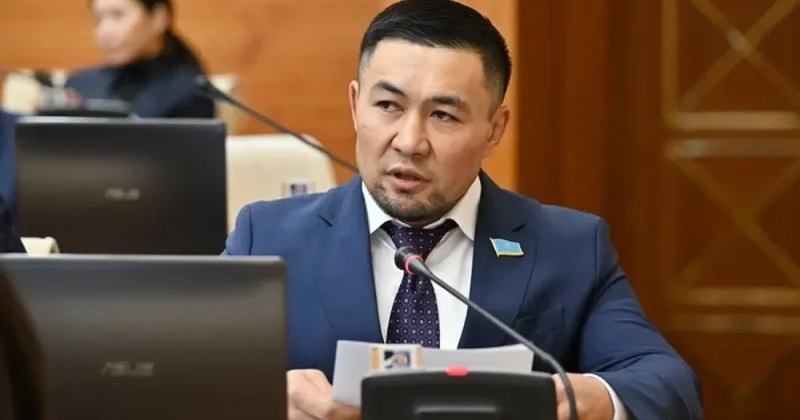 Никаких поздравлений маме: депутатам Курултая запретят личные обращения на заседаниях