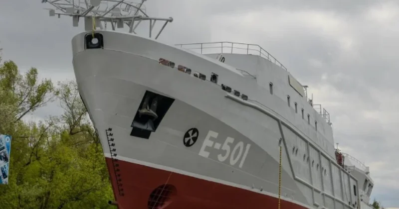 Крупнейшее судно Казахстана спустили на воду в Уральске