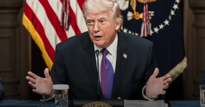 Трамп АҚШ кемелеріне шабуыл жасалған жағдайда Иранды жер бетінен жойып жіберемін деп қорқытты