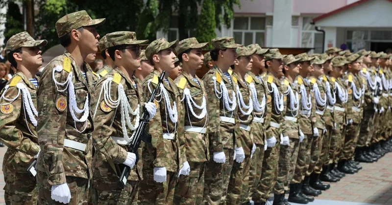 Более 200 будущих врачей приняли военную присягу в Алматы