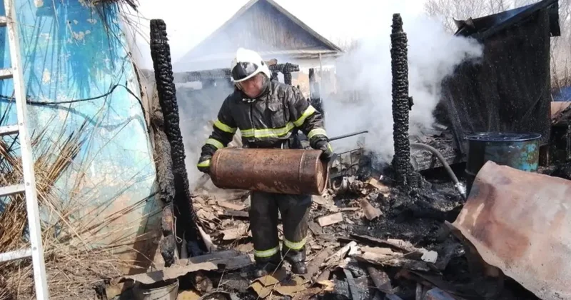 Более 600 газовых баллонов с начала года вынесли из огня пожарные в Казахстане