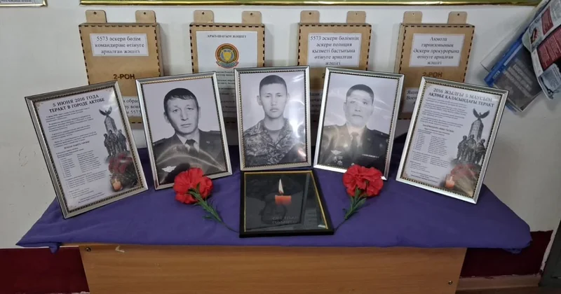 Гвардейцы почтили память героев, павших при выполнении служебного долга в Актобе