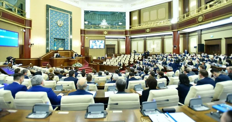 Сот жүйесінің тәуелсіздігін қамтамасыз етуде Құрылтайға қандай рөл берілген?