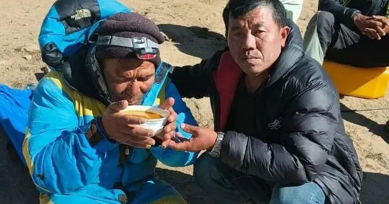 Считавшийся погибшим на Эвересте гид чудом выжил и самостоятельно спустился