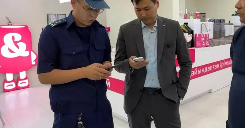 В Актау предпринимателя оштрафовали за бесплатную раздачу мороженого детям