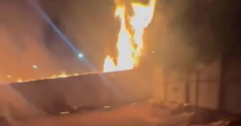 В Атырау полицейский эвакуировал жителей дома при пожаре