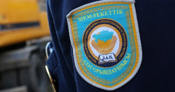 Частного судебного исполнителя в Мангистау заподозрили в незаконном выводе денег