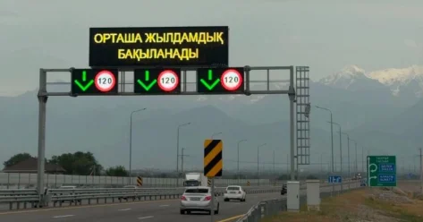 Казахстанским водителям напомнили о ПДД в летний период