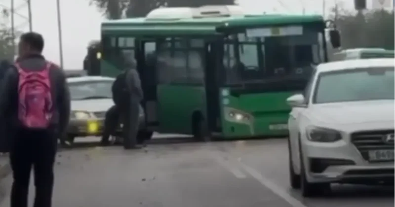 Дорога на участке строительства ЛРТ просела после дождя и вызвала пробку в Алматы