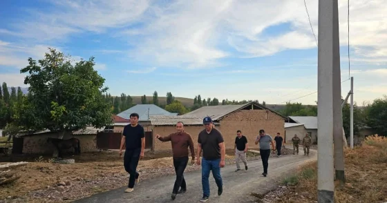 Более 150 человек устраняют последствия ливня в Казыгурте