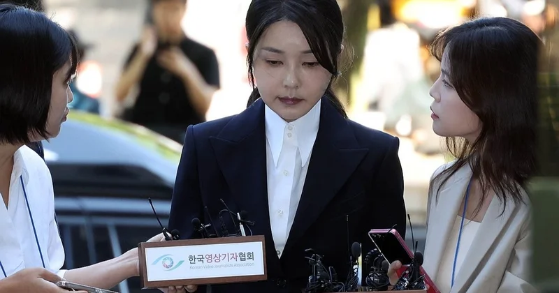 Оңтүстік Кореяның бұрынғы бірінші ханымы Chanel сөмкелерін сыйлық ретінде алғанын мойындады