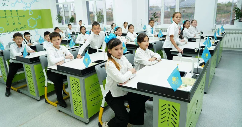 Келешек мектептері : в райцентре Туркестанской области открыли новую школу