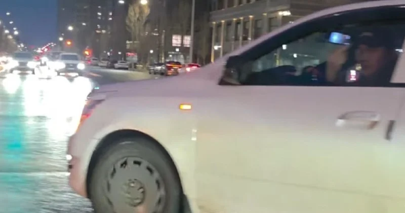 Вдогонку средний палец : водителя наказали после видео в соцсетях в Астане