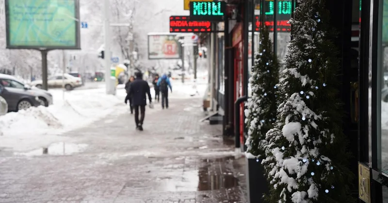 До 13 градусов, дожди и снег обещают в мегаполисах Казахстана в среду