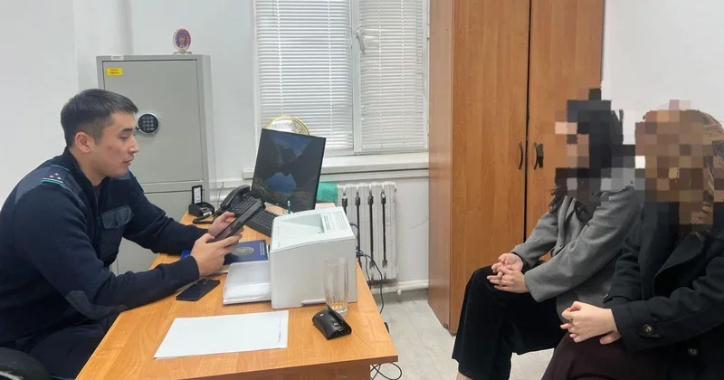 Девушки лежали на зебре в Атырау ради контента