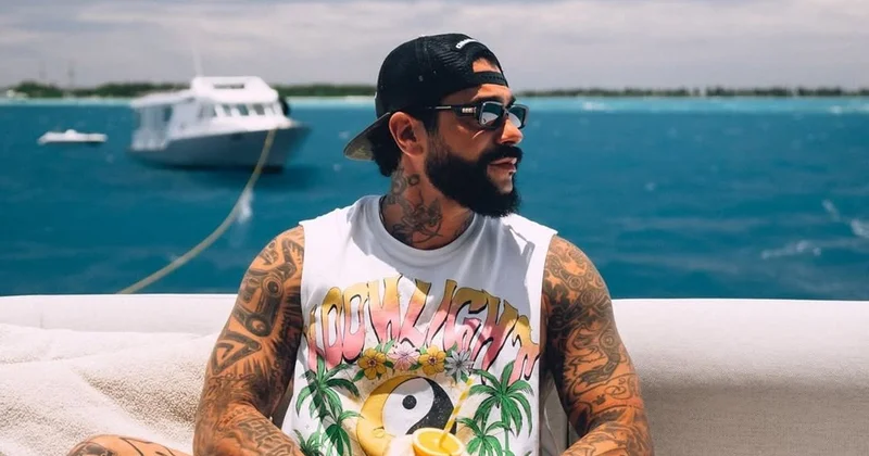 Тимати и его возлюбленная поделились нежными кадрами с маленькой дочерью с отдыха