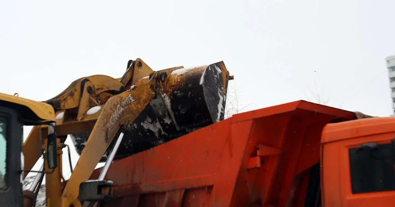 Почти 60 грузовиков снега вывезли из Астаны за ночь