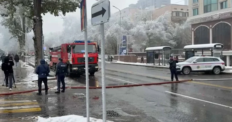 Алматыдағы әкімшілік ғимараттардың бірінен өрт шықты. LIVE