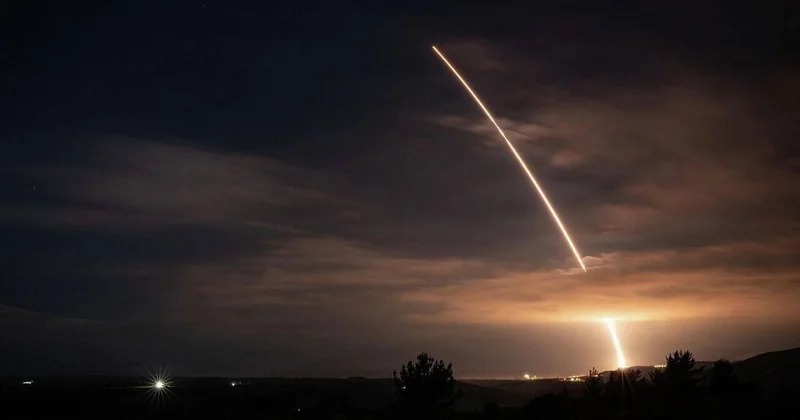 США провели испытания межконтинентальной баллистической ракеты Minuteman III (фото, видео)