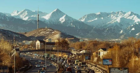 Полиция усиливает контроль за движением большегрузов в Алматы