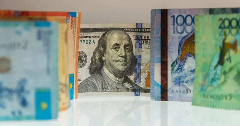 От 528 до 560 тенге за доллар к концу года ожидают казахстанские и зарубежные аналитики