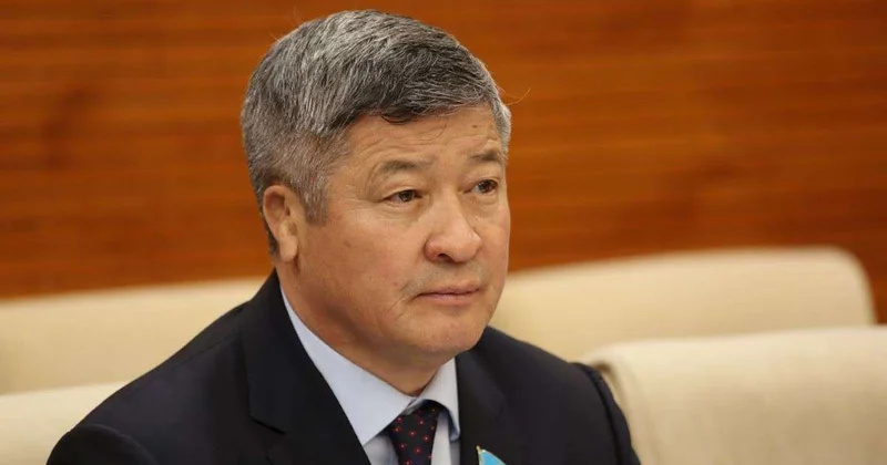 Мажилисмен Турлыханов предложил отменить блокировку счетов граждан