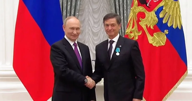 Актер драмтеатра из Астаны получил награду от Путина