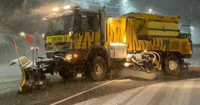 Половина месячной нормы: как боролись с последствиями снегопада в Алматы (видео)