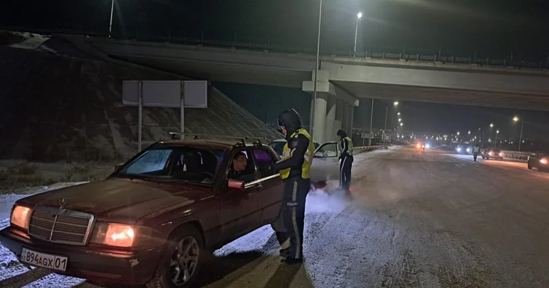 Қарағандылық полицейлер қалааралық жолдарда жазғы дөңгелегін ауыстырмаған жүргізушілерді кері қайтарып жатыр