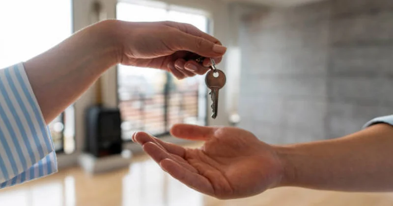 Жас қазақ отбасы қалай баспаналы болады? : аз ғана жинақпен үй алуға болатын бағдарламалар