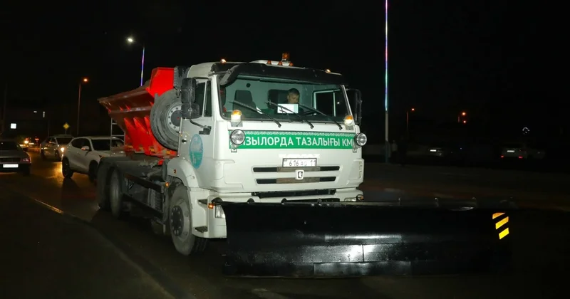 Қызылордада көктайғақ: көшелерге құм мен тұз себілді