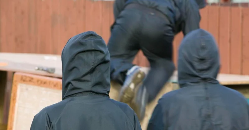 Вандалы разрушили могилы в Атырау: подозреваемыми оказались подростки