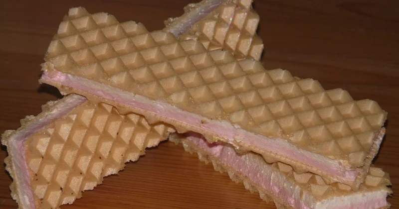 Червей обнаружили в вафлях для детей в мини центре Костаная