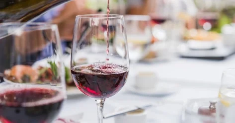 Опасность безалкогольного вина раскрыла диетолог