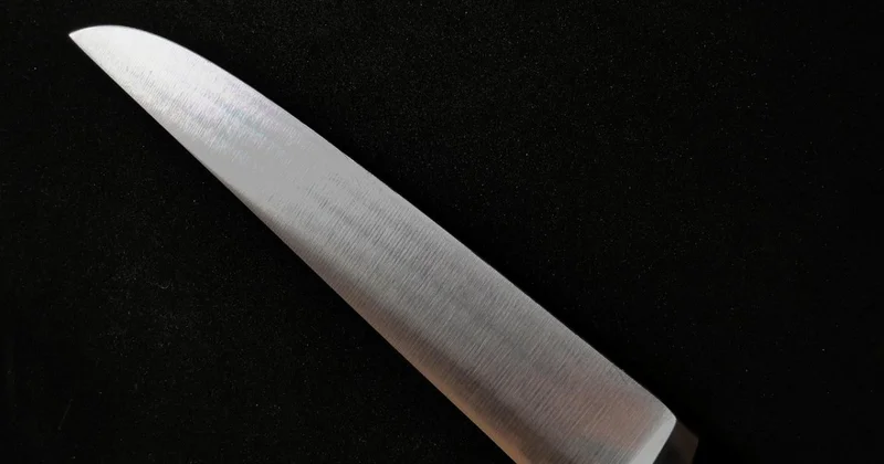 Мужчина зарезал отчима и ввел матери неизвестное вещество