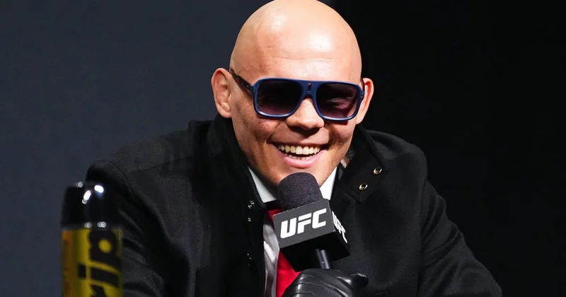 Узбекистанский боец UFC появился на пресс конференции в образе персонажа видеоигры