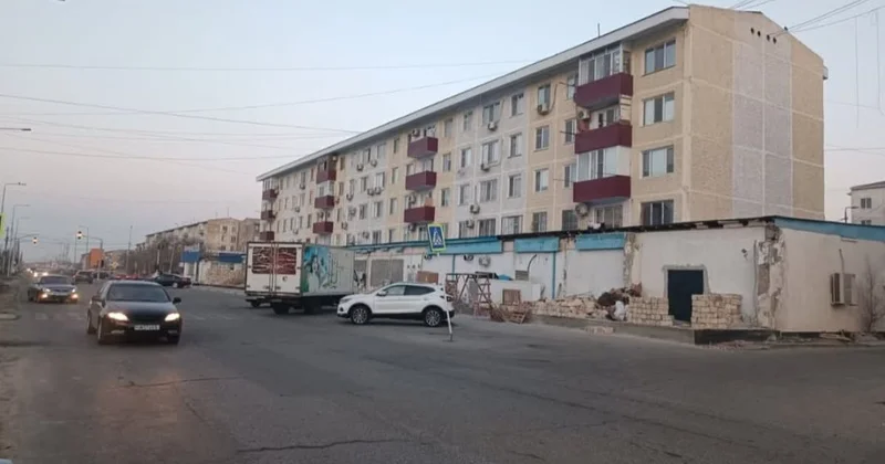 Вокзал маңындағы заңсыз құрылыс сүрілді: Сот шешімі орындалды