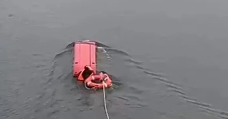 Астанада құтқарушылар көпірден суға секіріп кеткен бойжеткеннің өмірін сақтап қалды