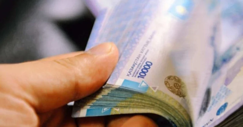 Алматыда сот орындаушысы 370 млн теңгені жымқырып, 8 жылға сотталды